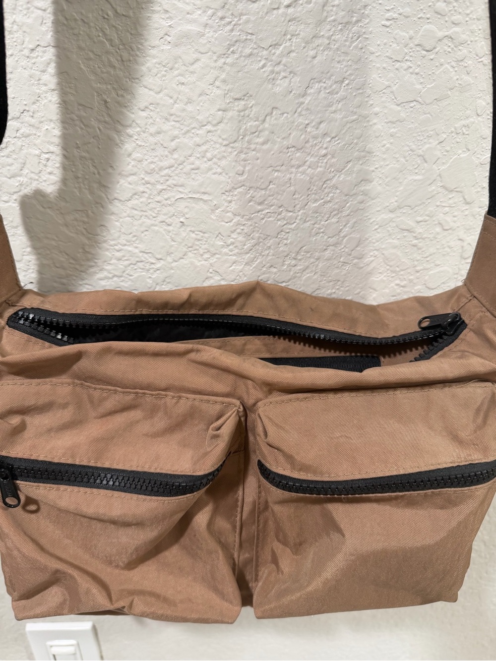 BAGGU MEDIUM CARGO CROSSBODY - CACOA - Picture 11 of 14
